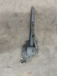 Trailer hitch winch