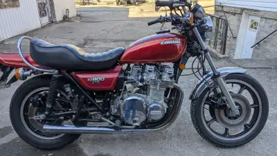 This 1976 KZ900 LTD is in pretty good condition. Not perfect but, about a 7out of 10. Newer tires, w...