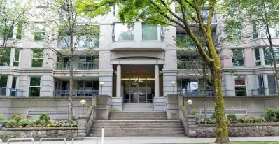 Private room in a 2bed 2bath in Fairview, Vancouver