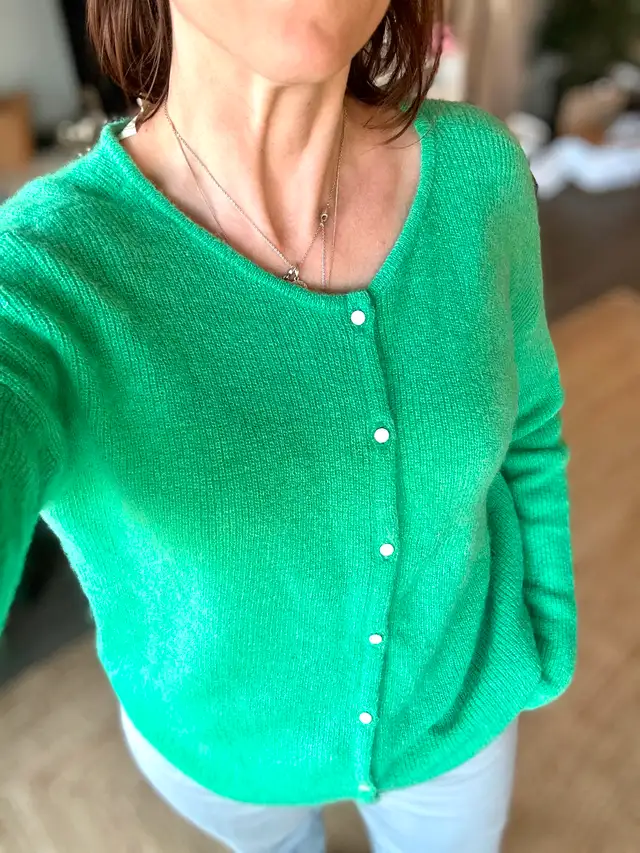 Sweater green from France size Medium in Women's - Tops & Outerwear in City of Montréal - Image 2