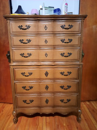 PRICE DROP - MOVING SALE - Vintage real wood 6-drawer dresser