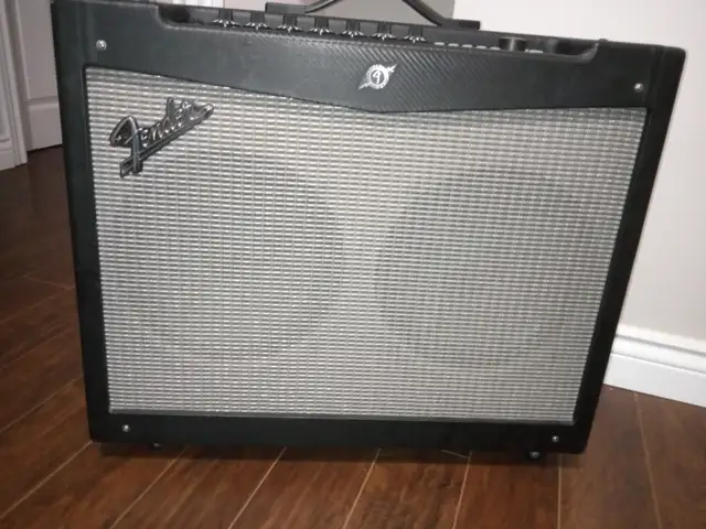 Fender MUSTANG IV 150-Watts 2x12'' Modeling Guitar Combo in Amps & Pedals in St. Catharines - Image 2