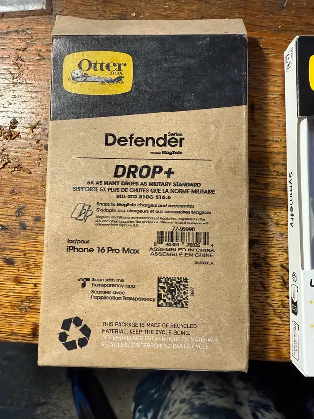 OTTERBOX iPhone 16 Pro  Defender Series phone Case - Black in Cell Phone Accessories in Barrie - Image 2