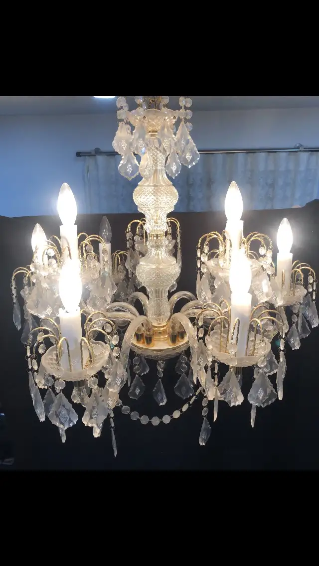 Chandelier in Indoor Lighting & Fans in Hamilton - Image 3