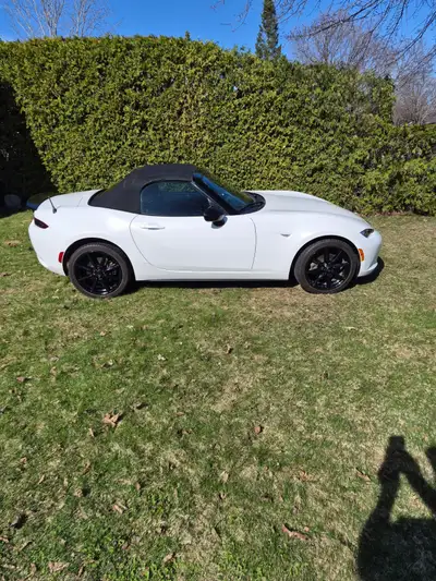 Mazda mx 5 gs 2017 manuel très bonne état jamais rouler l hiver , toile de protection,aileron , muff...