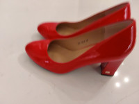 Chaussures rouges, grandeur 8