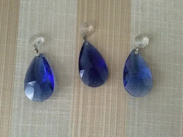 BEAUTIFUL 3 BLUE CRYSTAL FOR CHANDELIER DIM 2.75 INCHES  in Indoor Lighting & Fans in City of Montréal - Image 2