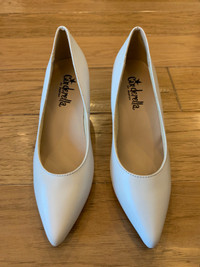 Brand new small kitten heels - size 3W from Cinderella of Boston