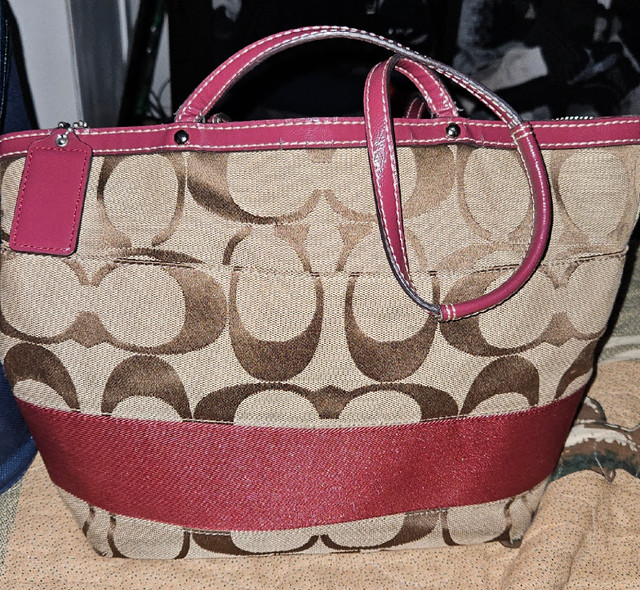 Coach purse  in Women's - Bags & Wallets in Truro - Image 2