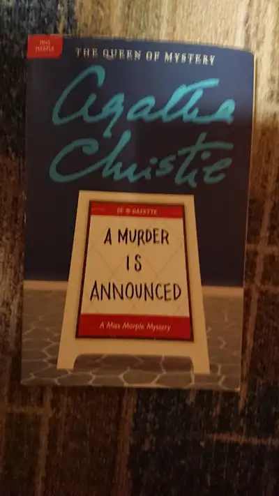 Agatha Christie-A murder is announced Pick up location Finch and Pharmacy