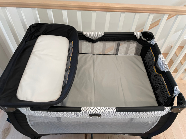 Graco Pack n Play with change station - Very Good Condition in Playpens, Swings & Saucers in Gatineau - Image 4