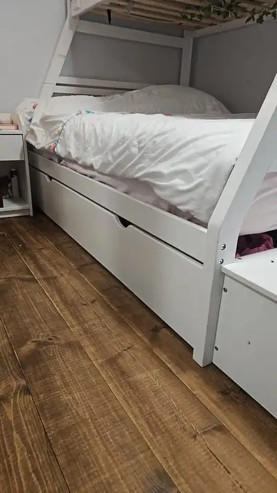 Lit superposé avec rangements intégrés — excellent état, View more