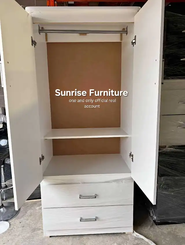 Wardrobe in Dressers & Wardrobes in Mississauga / Peel Region - Image 6