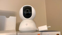 Selling Set of Security Cameras - 3 Home security Cameras Mi Hom