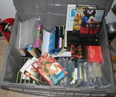 Video player inclus - Gros lot de casettes VHS comprenant des films SANS commerciaux ou très peu et...