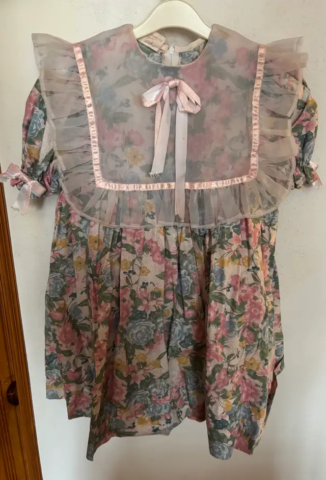 vêtements vintage pour fille in Kids & Youth in City of Montréal - Image 5
