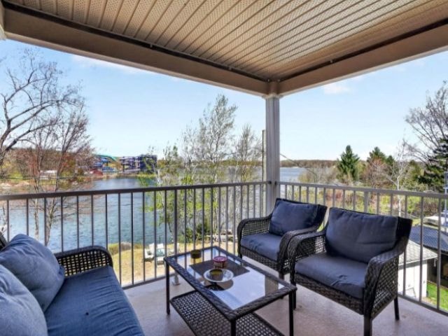 Superbe condo entièrement rénové, situé au dernier étage — photo 2