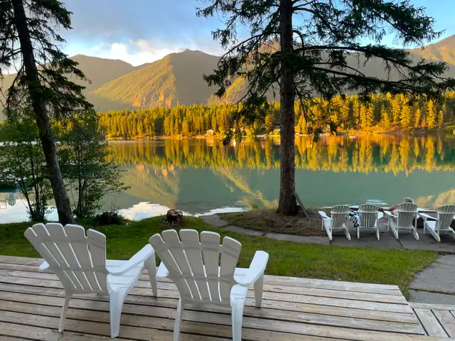 Lakefront Cabin with Stunning Lake & Mtn Views!  A Rare Gem! in British Columbia in Canada - Image 3