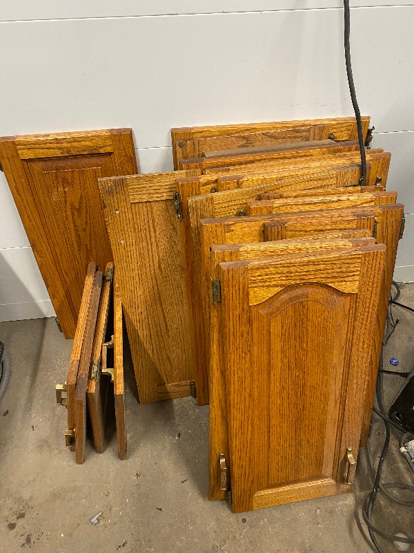 Old Oak kitchen doors & Countertops Saskatoon Kijiji