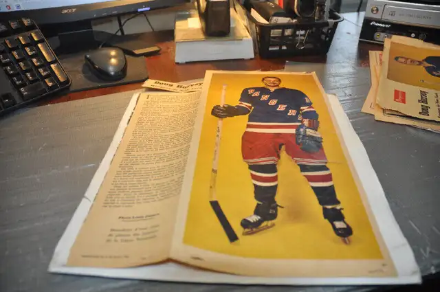 Doug Harvey New York Rangers nhl hockey 1962 from quebec magazin in Arts & Collectibles in Victoriaville - Image 2