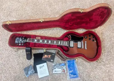 Up for sale is my stunning Gibson SG Standard from 2018 in the eye-catching Autumn Shade finish. Thi...