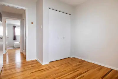 A private is room available for rent from July 1st Room is for single person only. Bus stop is 3 min...