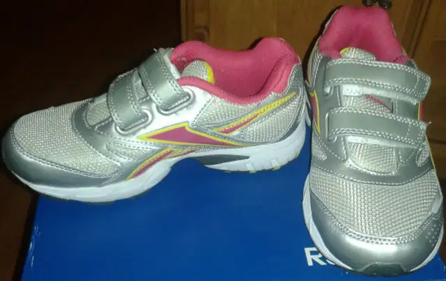 Des souliers Reebok pour filles Neufs dans des boîtesr in Kids & Youth in City of Montréal - Image 6
