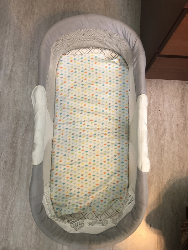 Bassinet/Moïse summer pour bébé de 0-6 mois in Cribs in Gatineau