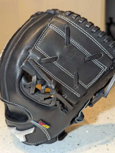 Mizuno Pro Select Pitcher glove 11.75" RHT Model GPS-50R New with tags