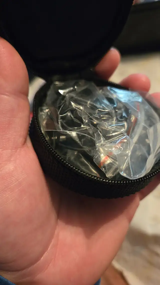 Toronto ear buds494505812915671041