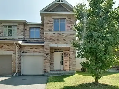 3 Bedroom Townhouse in Barrhaven for Rent