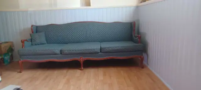 antique couch and chair in Couches & Futons in Kingston - Image 4