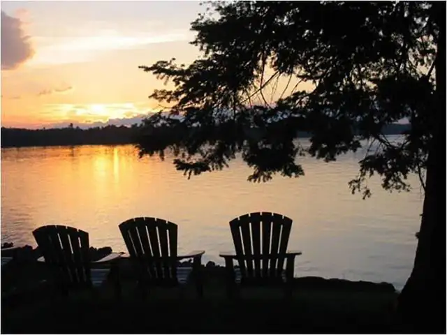Wolfe Springs Resort, Wolfe Lake, Westport, Villa 1 Lakeside in Ontario in Canada - Image 2