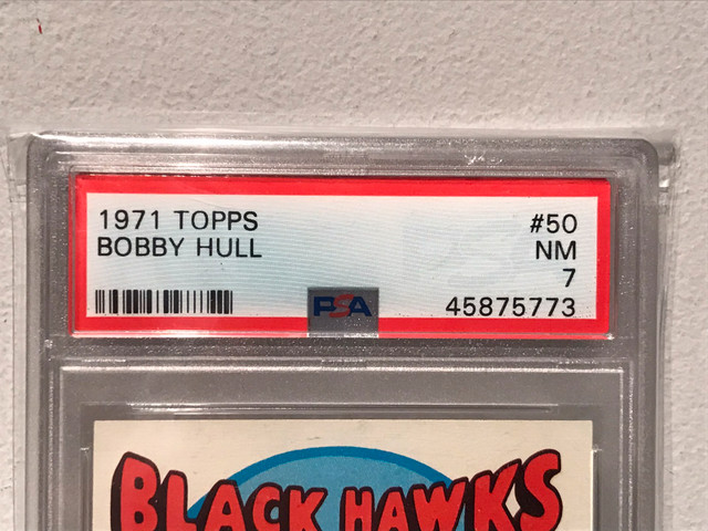 1971 Topps BOBBY HULL Hockey Card Chicago Black Hawks #50 PSA 7  in Arts & Collectibles in Ottawa - Image 2