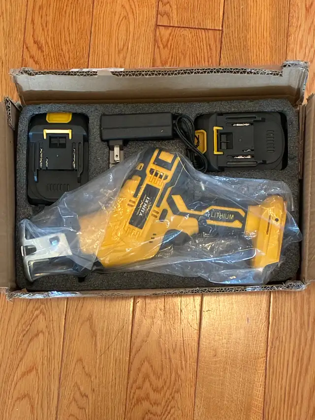 YUNXI Lithium Eledtric Reciprocating Saw with 2 Li-Ion batteries in Power Tools in Mississauga / Peel Region - Image 2