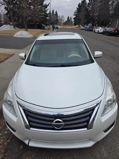 Selling my 2013 Altima, has 251,000 km. Runs well and has been reliable for me. Kept up with regular...