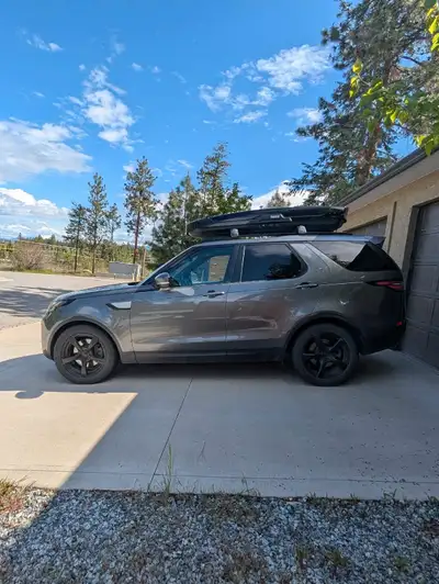 I'm selling my 2017 Land Rover Discovery HSE Diesel, a robust and stylish SUV with a powerful diesel...