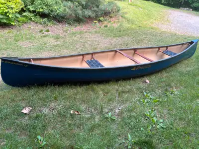 Canot Rhéaume prospector kevlar/composite (35-37lbs). Extrêmement léger et pas trop usé. Toutes les...