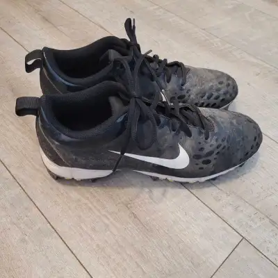 Size 8.5. Excellent condition.