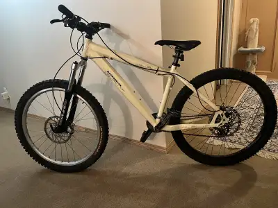 This is a NORCO WOLVERINE MOUNTAIN BIKE for sale. White in color and in descent shape. 21 speed, fro...