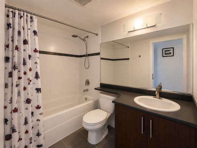 Downtown Vancouver Apt – Sleeps 7 – Pool & Jacuzzi – July 17-18 in Short Term Rentals in Vancouver - Image 6