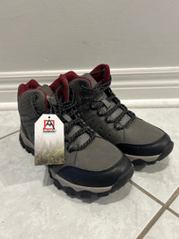 Avalanche Womens hiking boots size 7 New