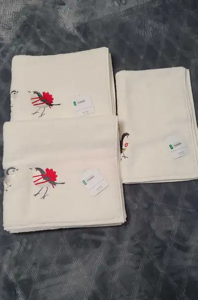 Simons Maison Christmas Bird Bath (Qty: 2) & Hand Towel (Qty: 1), View more