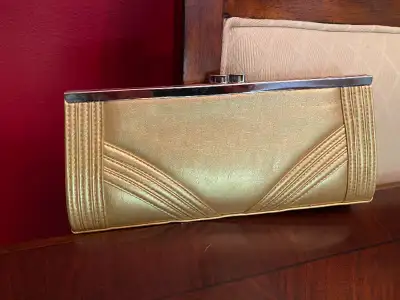 WOMAN'S CLUTCHES, View more