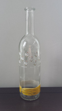 VINTAGE COLLECTABLE  WINE  BOTTLE