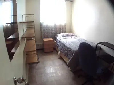 Single Furnished Room for Rent -Student welcome– $690/Month 200 Lotherton Pathway, Toronto, ON M6B 2...