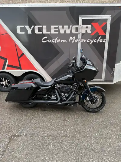 2018 Harley-Davidson Roadglide Special Ape hangers New battery 31000 kms Vivid black New slip on muf...