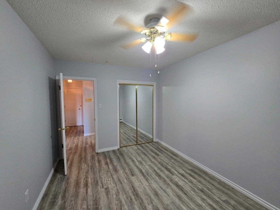 one bedroom apartment 5