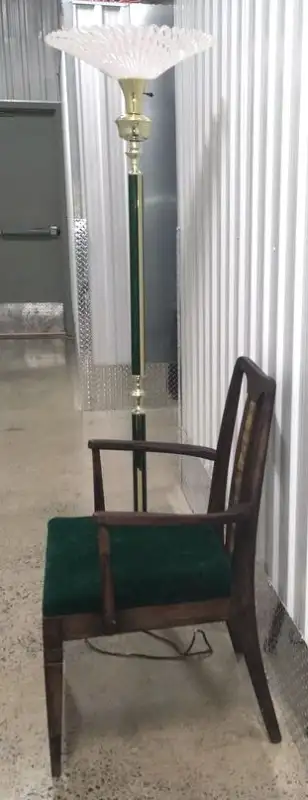 Vintage Wood / Rattan Chair With Emerald Green velvet Seat -$125 in Chairs & Recliners in City of Montréal - Image 8