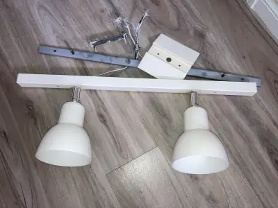 Un double et un simple. Styles dépareillés.